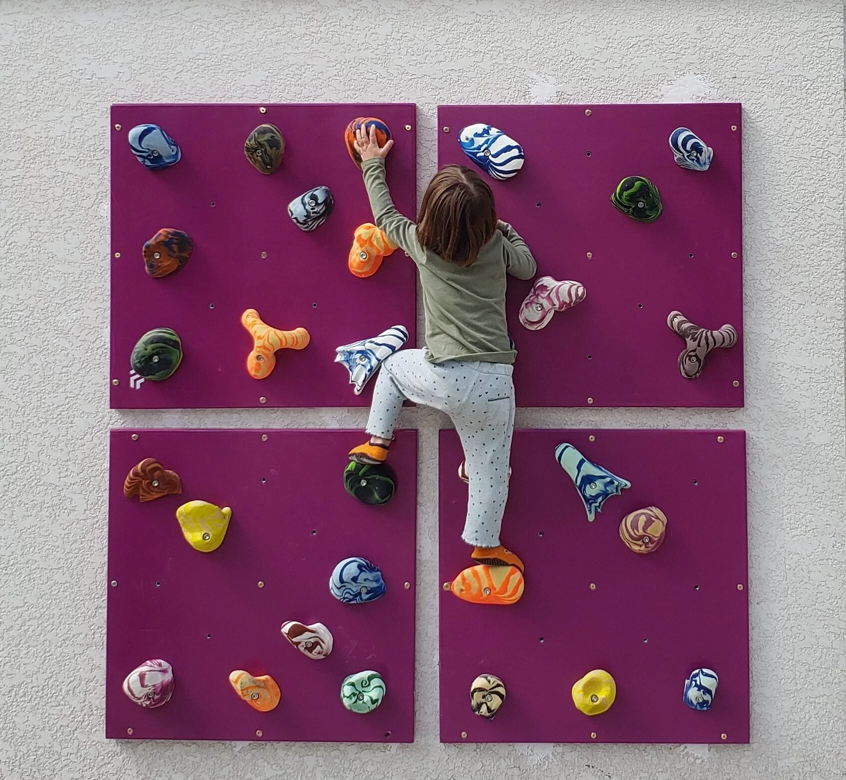 criança escalando Parede de escalada infantil quadrada