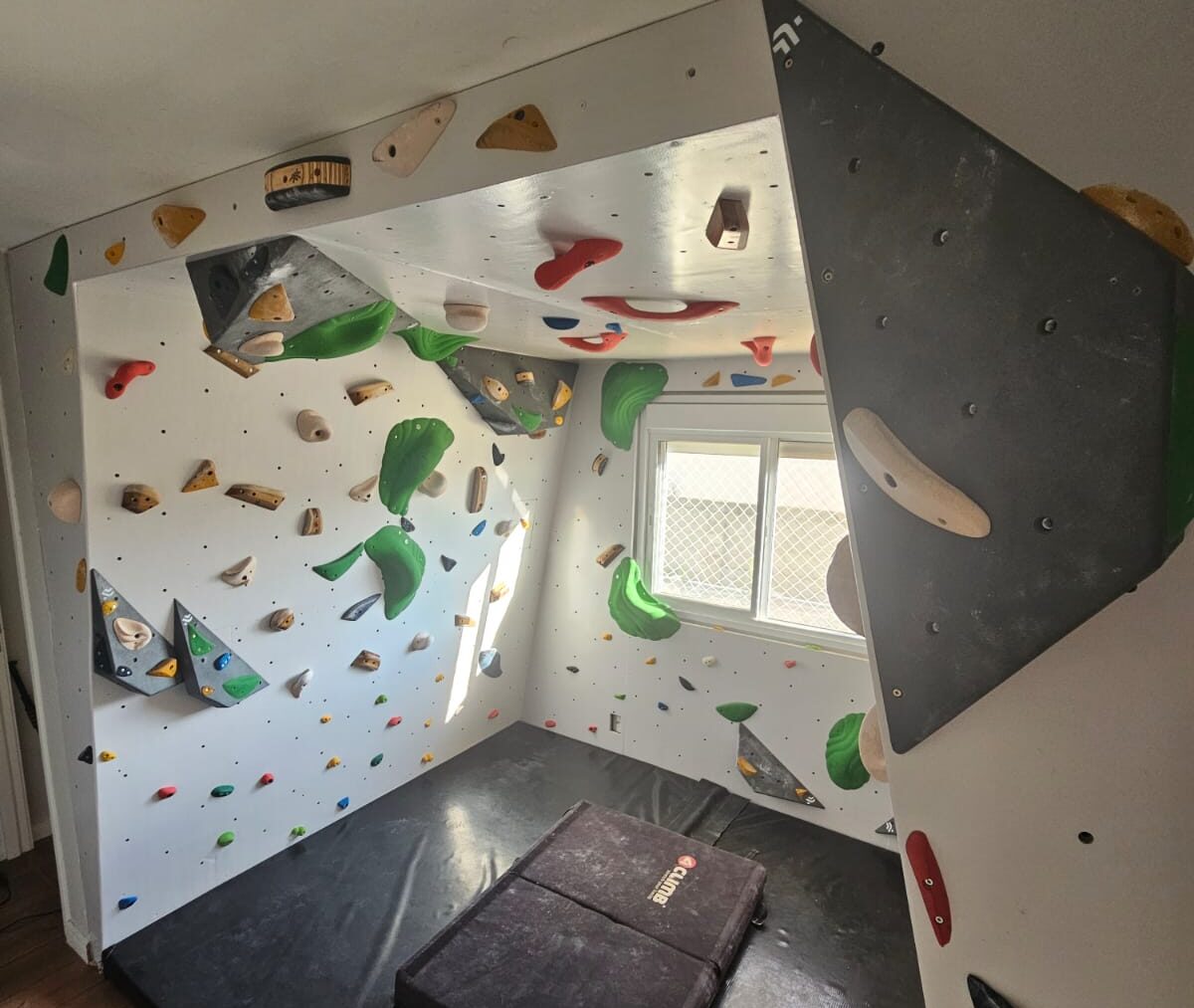 Academia ou Escalada em Casa? O Que Vale Mais a Pena?